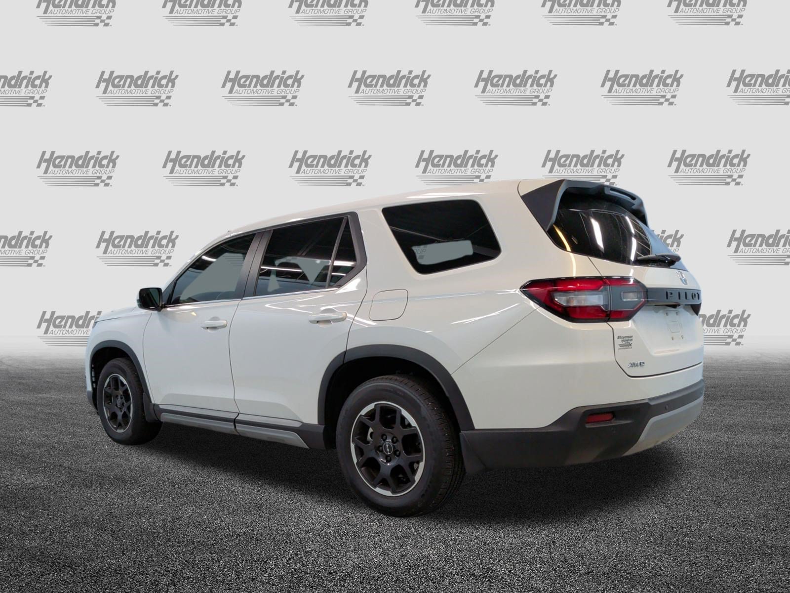 Used 2025 Honda Pilot EX-L image 9