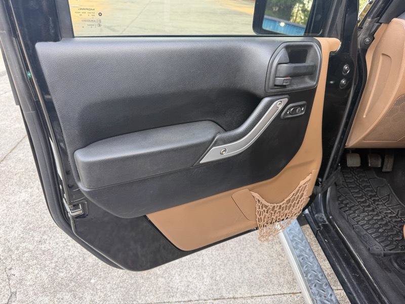 Used 2013 Jeep Wrangler Unlimited Sahara w/ Dual Top Group AWD/4WD image 19