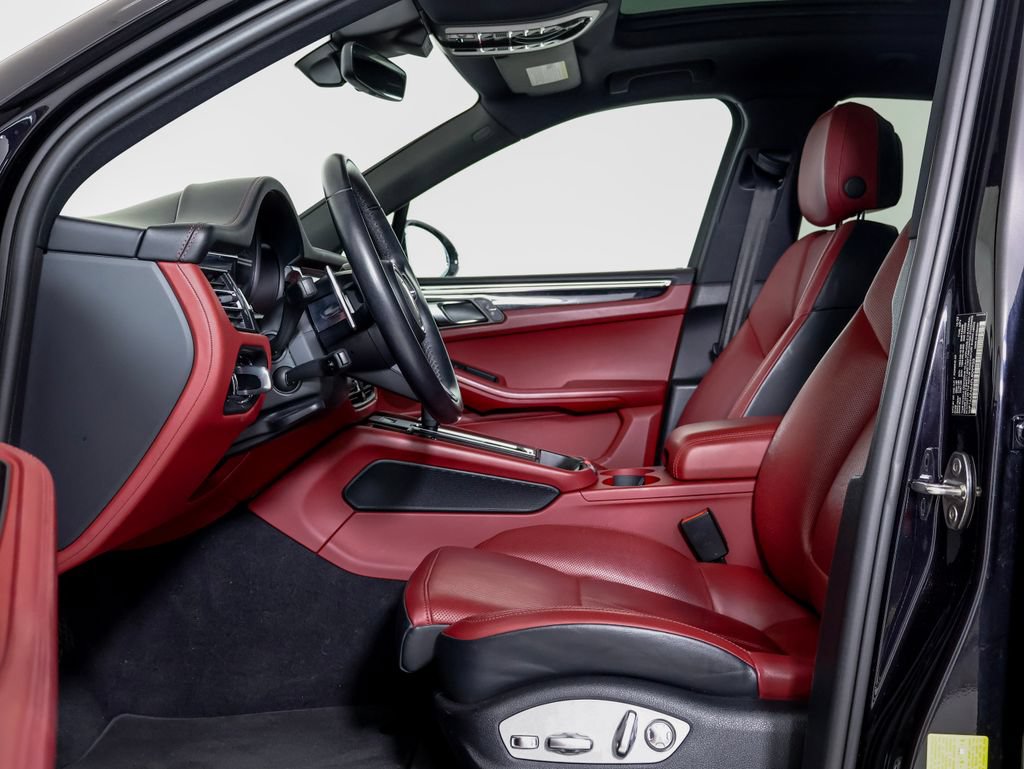 Certified 2023 Porsche Macan AWD/4WD image 5