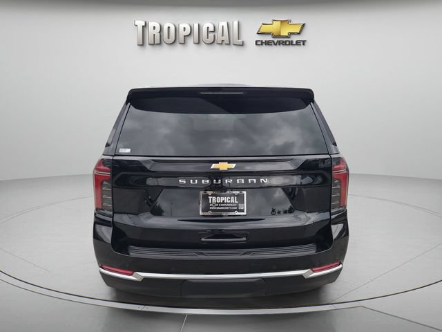 Used 2025 Chevrolet Suburban LS RWD image 4