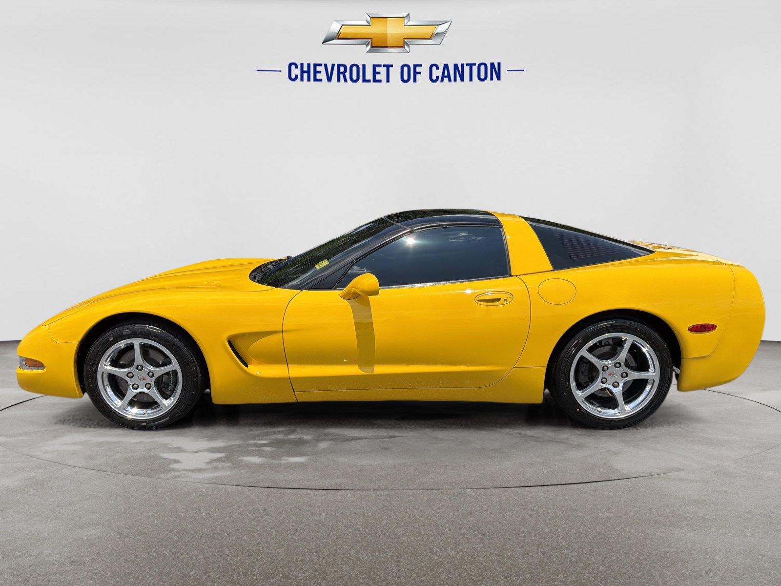 Used 2000 Chevrolet Corvette Coupe w/ Roof Pkg RWD image 8