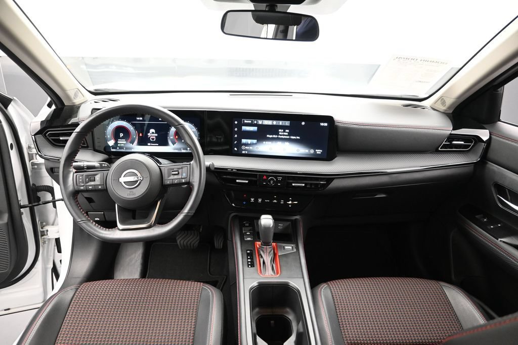 Used 2025 Nissan Kicks SR FWD image 17