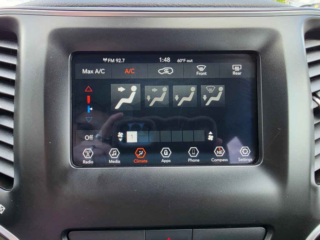 Used 2019 Jeep Cherokee Latitude w/ Popular Appearance Group AWD/4WD image 16