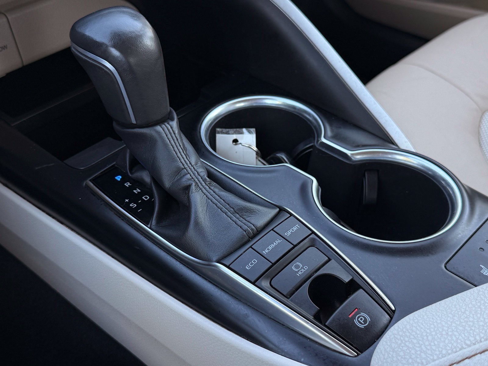 Used 2019 Toyota Camry XLE w/ Carpet Mat Package FWD image 30