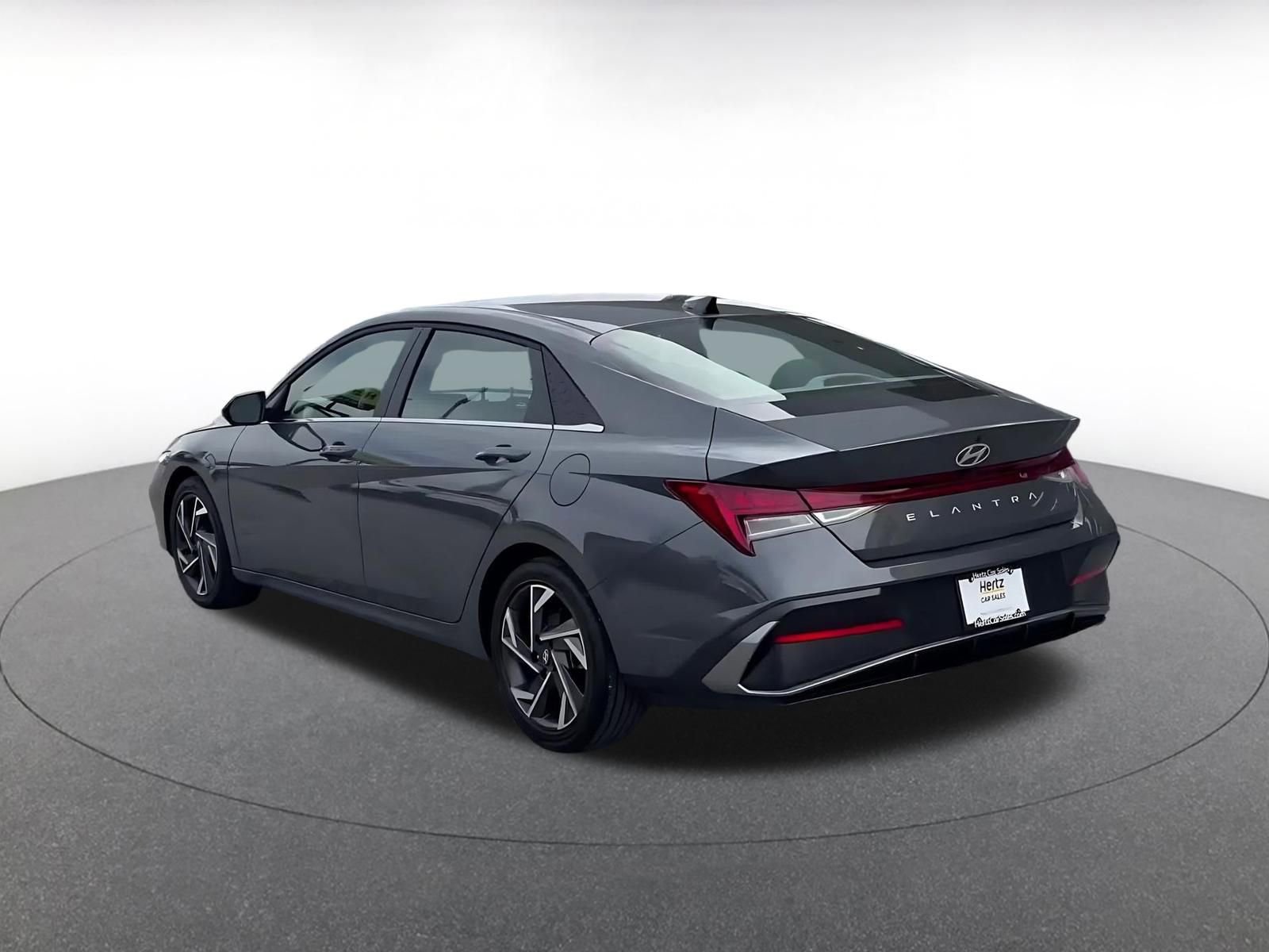 Used 2025 Hyundai Elantra SEL image 11