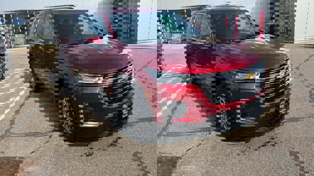 Used 2024 Chevrolet Traverse LT image 1