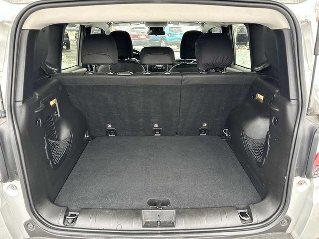 Used 2017 Jeep Renegade Altitude AWD/4WD image 13