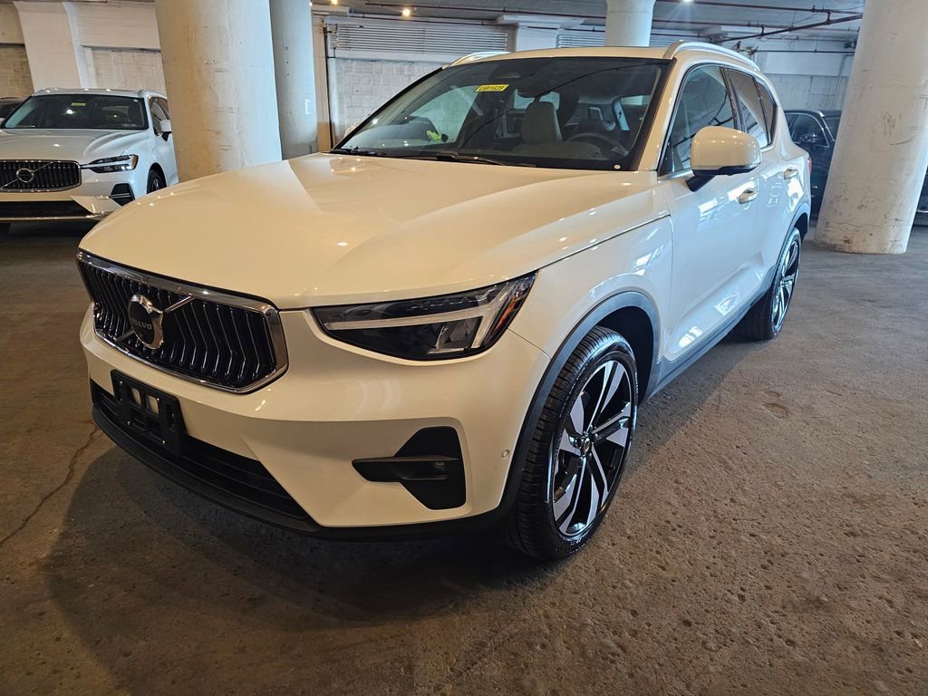 Certified 2023 Volvo XC40 B5 Plus w/ Driver Assist Package AWD/4WD image 1