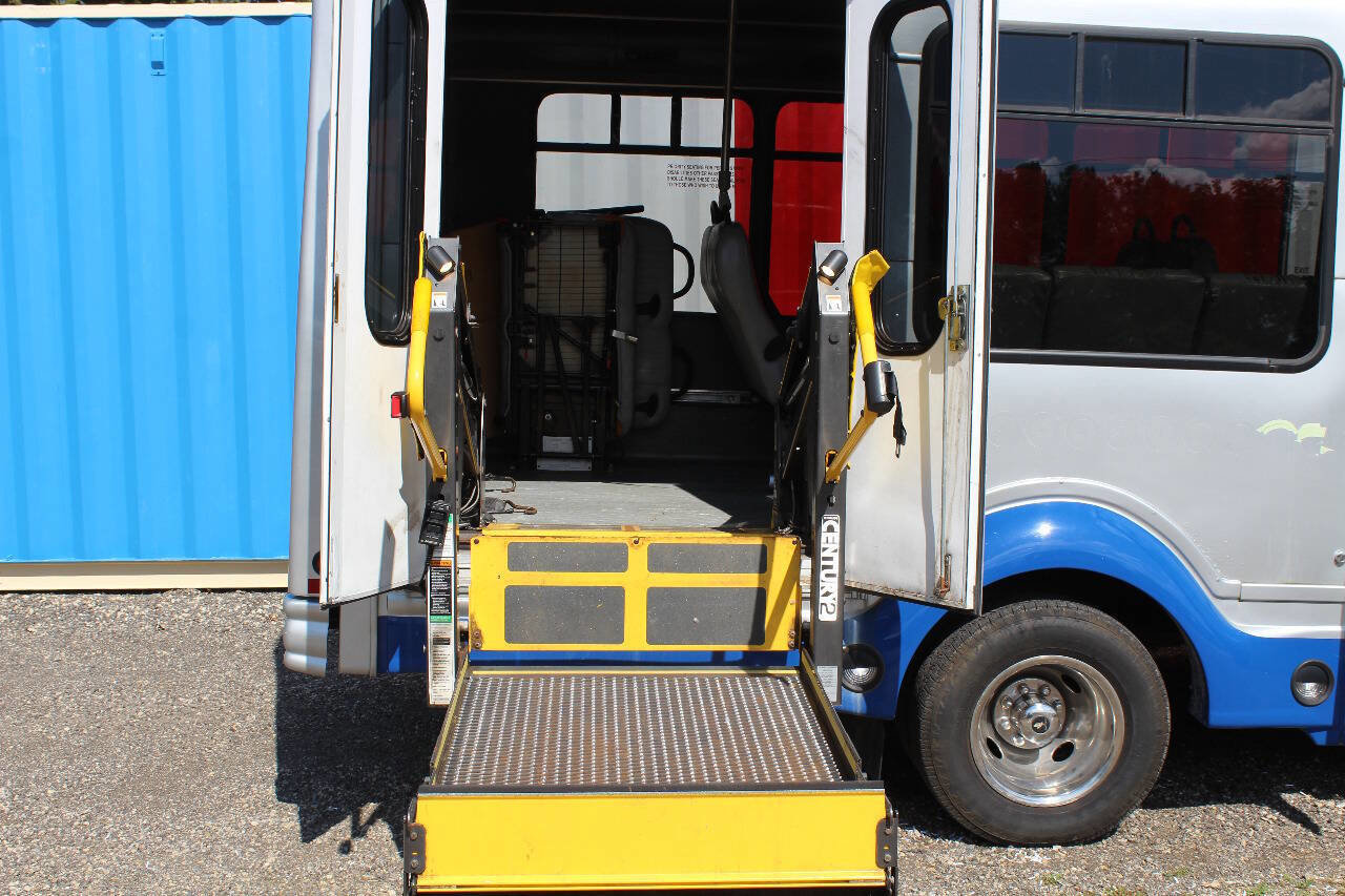 Used 2012 Chevrolet Express 3500 w/ Shuttle Bus Package RWD image 7