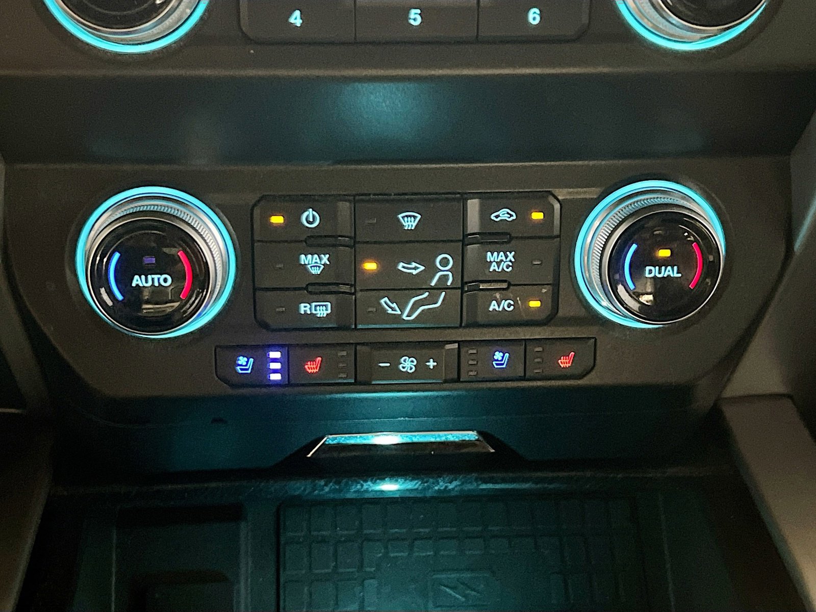 Used 2020 Ford F450 Platinum w/ FX4 Off-Road Package AWD/4WD image 12