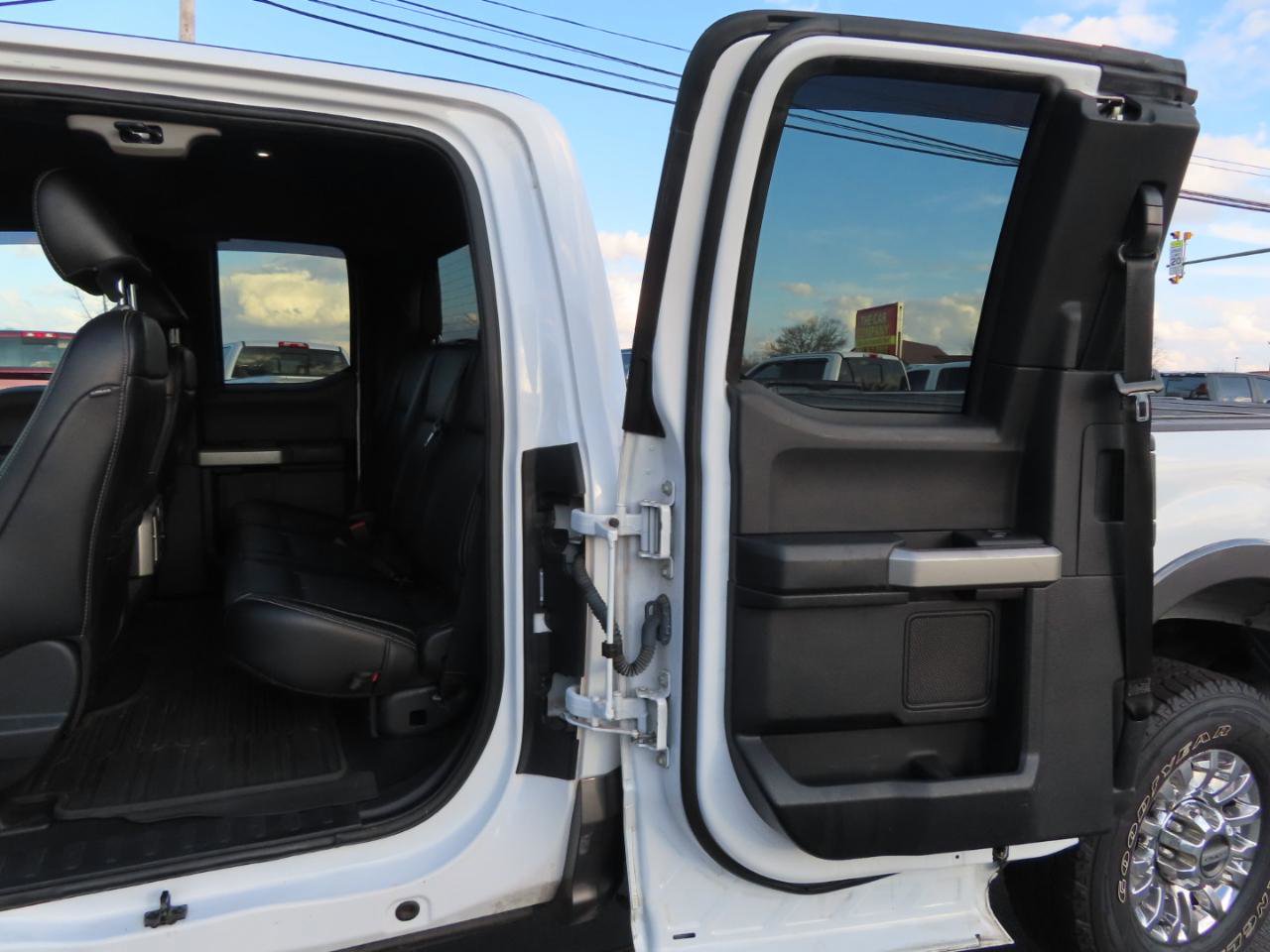 Used 2021 Ford F350 Lariat w/ Chrome Package image 38