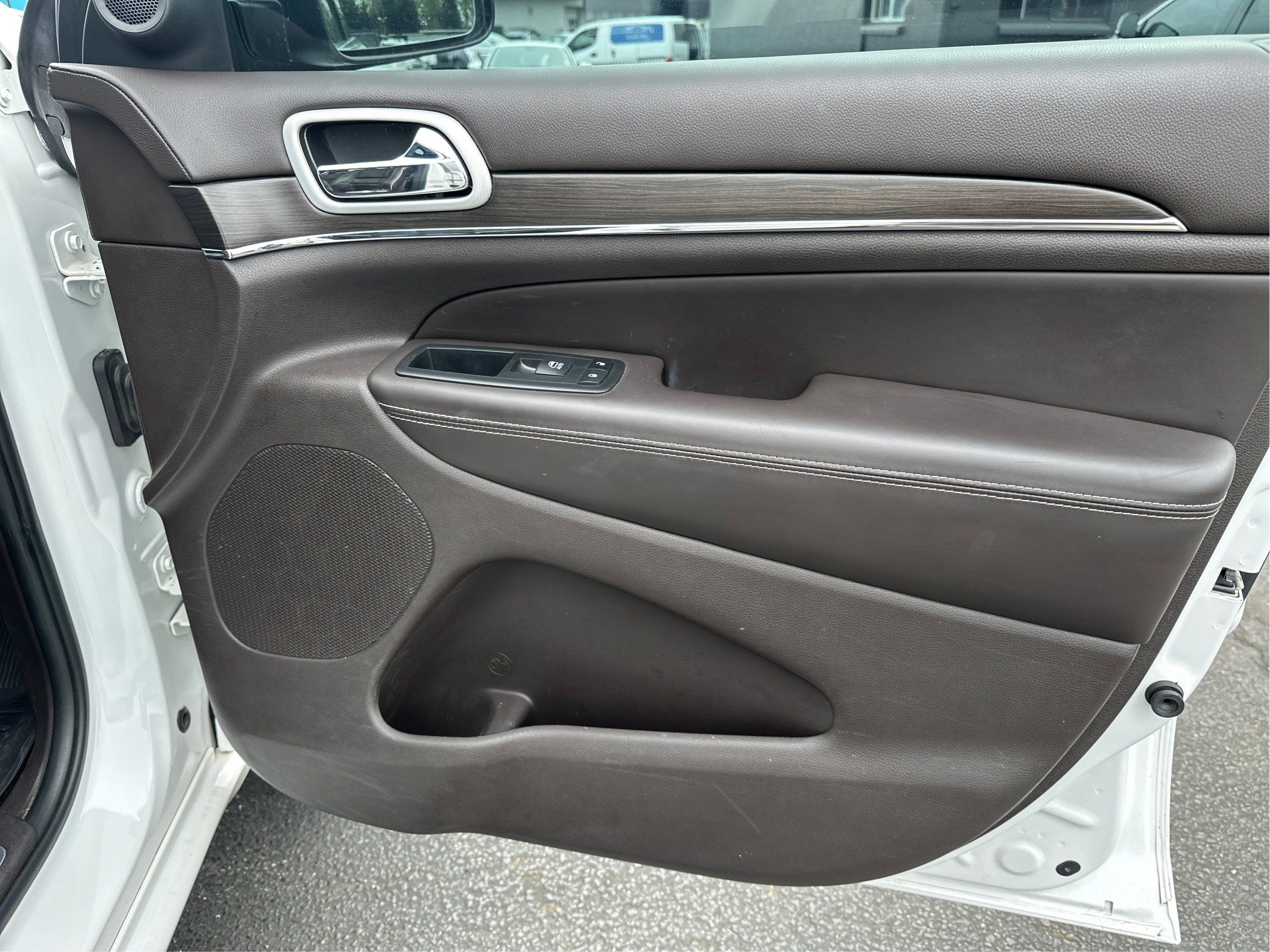 Used 2019 Jeep Grand Cherokee Overland w/ Interior Metal Package AWD/4WD image 23