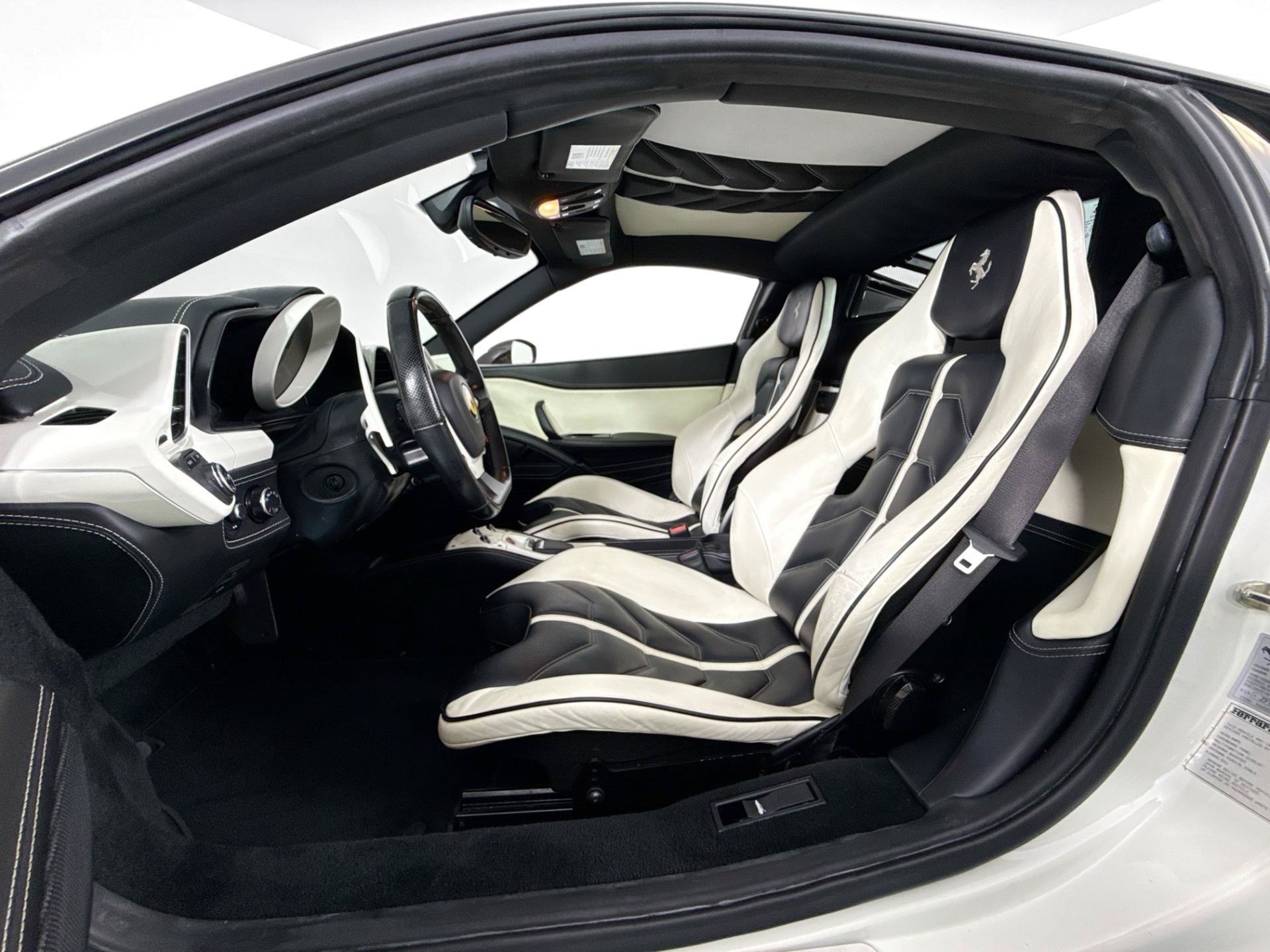 Used 2010 Ferrari 458 Italia Coupe RWD image 11