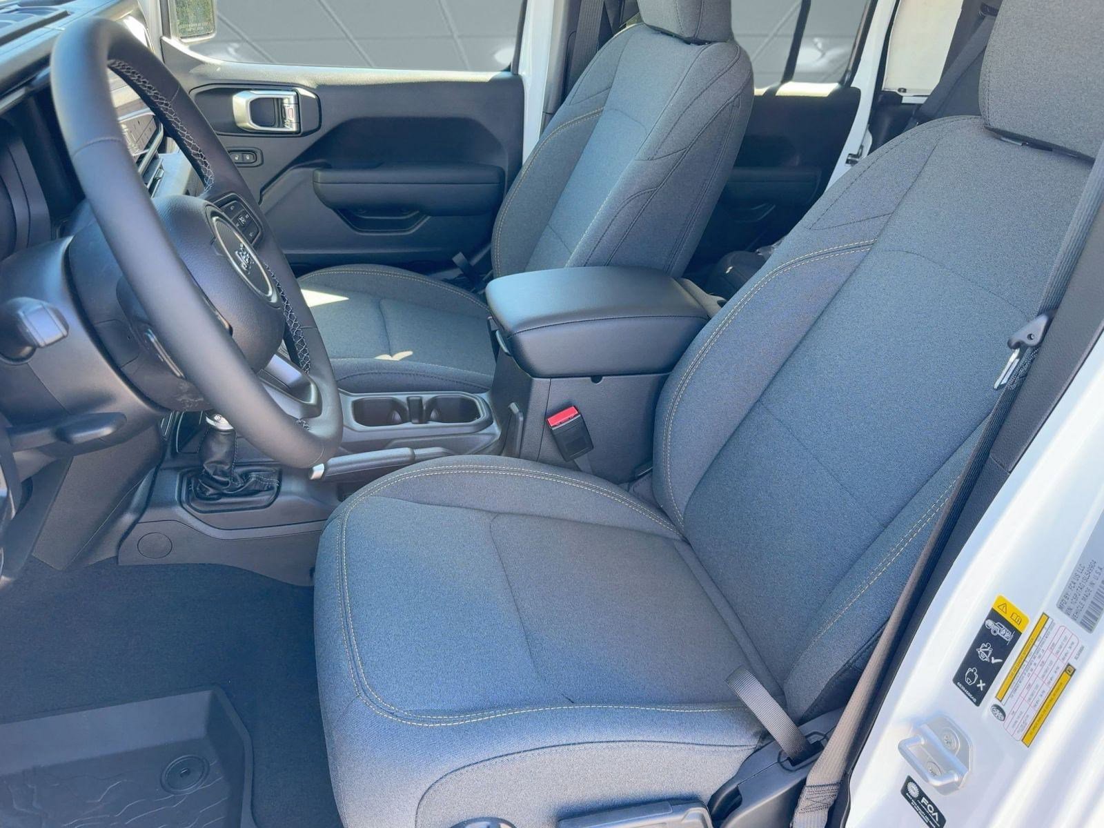 New 2025 Jeep Gladiator Sport image 5