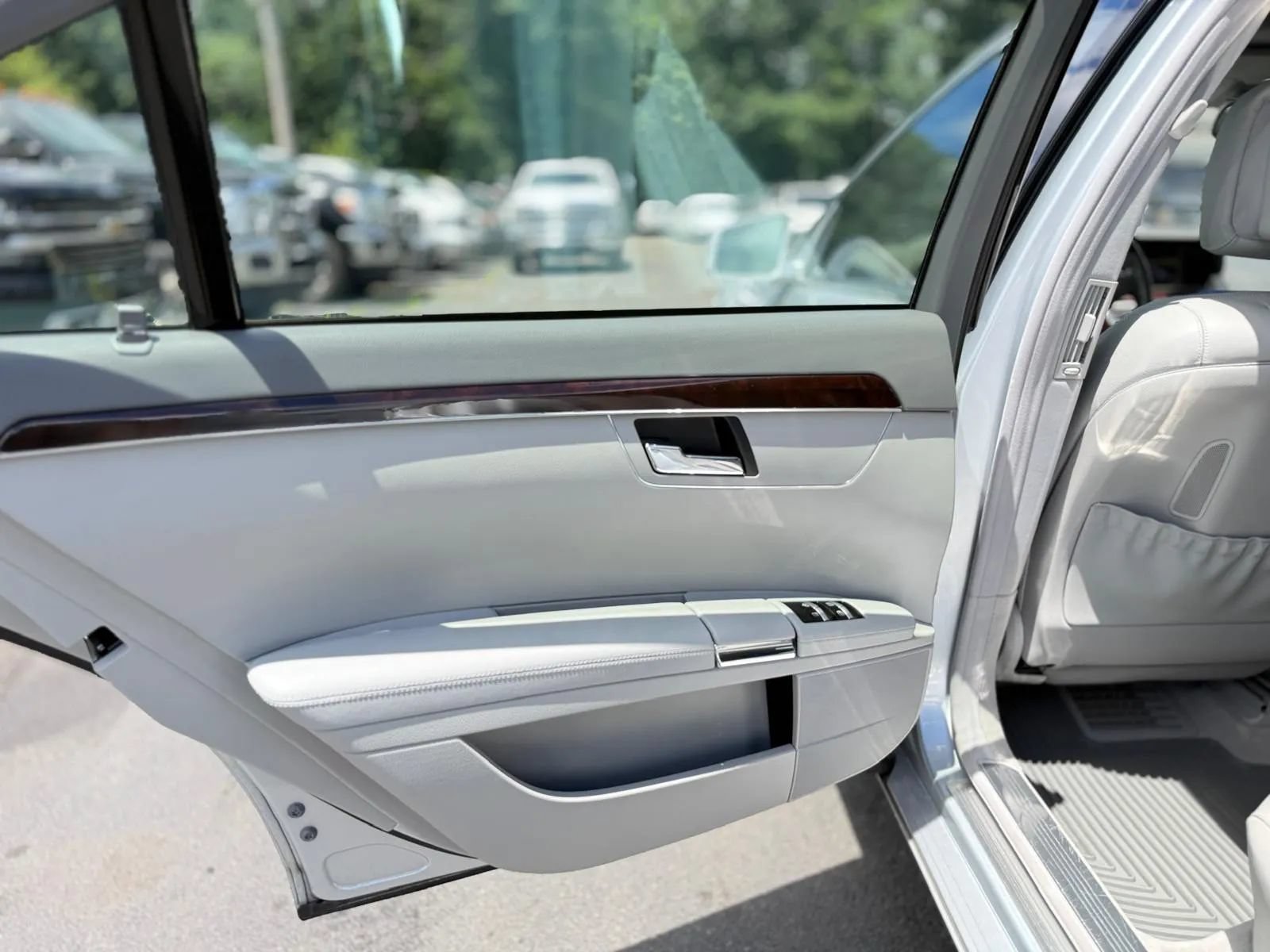 Used 2013 Mercedes-Benz S 550 4MATIC image 34