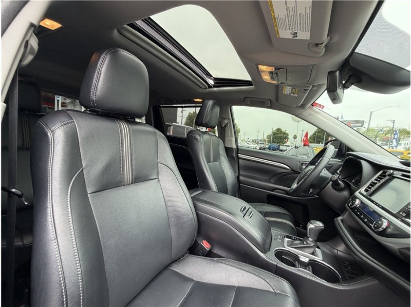 Used 2017 Toyota Highlander SE FWD image 41