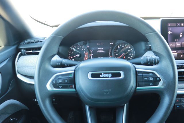 Used 2023 Jeep Compass Sport image 19