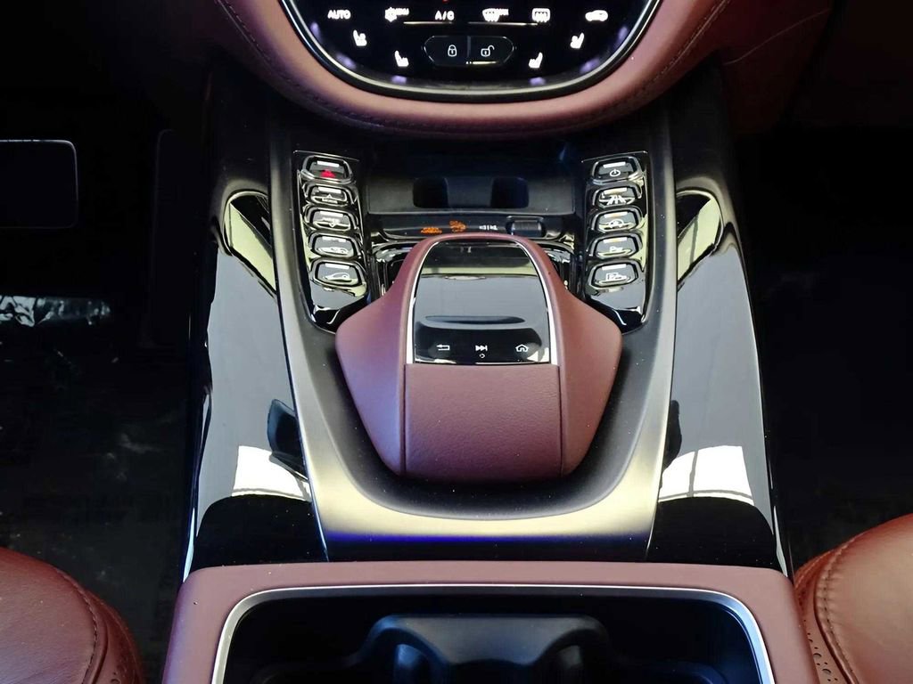 Used 2021 Aston Martin DBX image 37