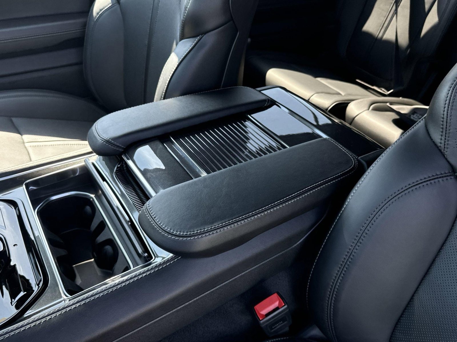 New 2024 Jeep Wagoneer Base w/ Premium Group I image 28