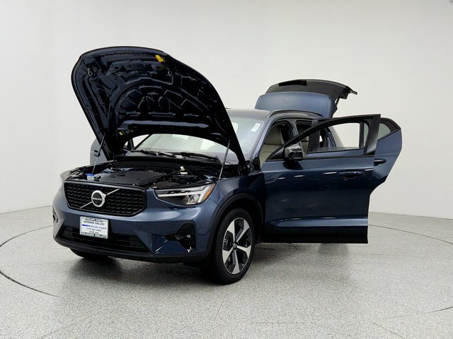 New 2026 Volvo XC40 B4 Plus w/ Climate Package FWD image 9