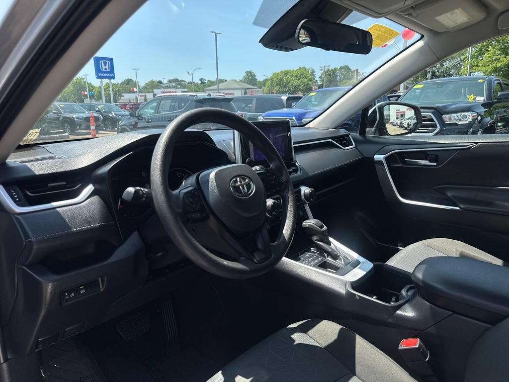 Used 2025 Toyota RAV4 XLE AWD/4WD image 14