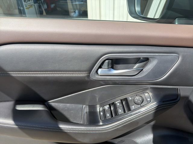 Used 2023 Nissan Rogue SV w/ SV Premium B Package AWD/4WD image 16