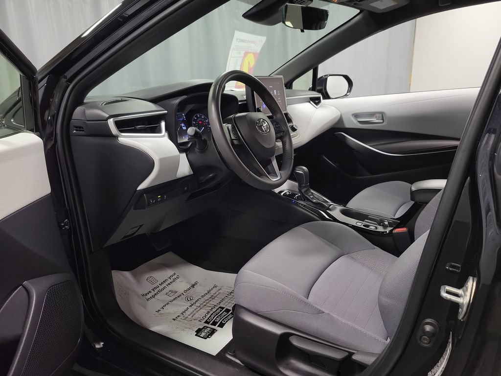 Used 2025 Toyota Corolla SE FWD image 12