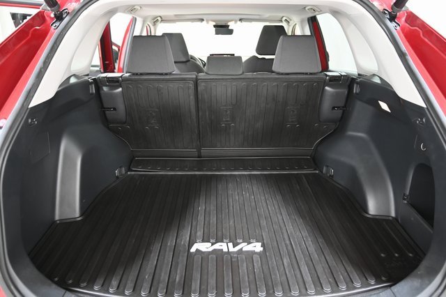 Used 2019 Toyota RAV4 XLE image 19