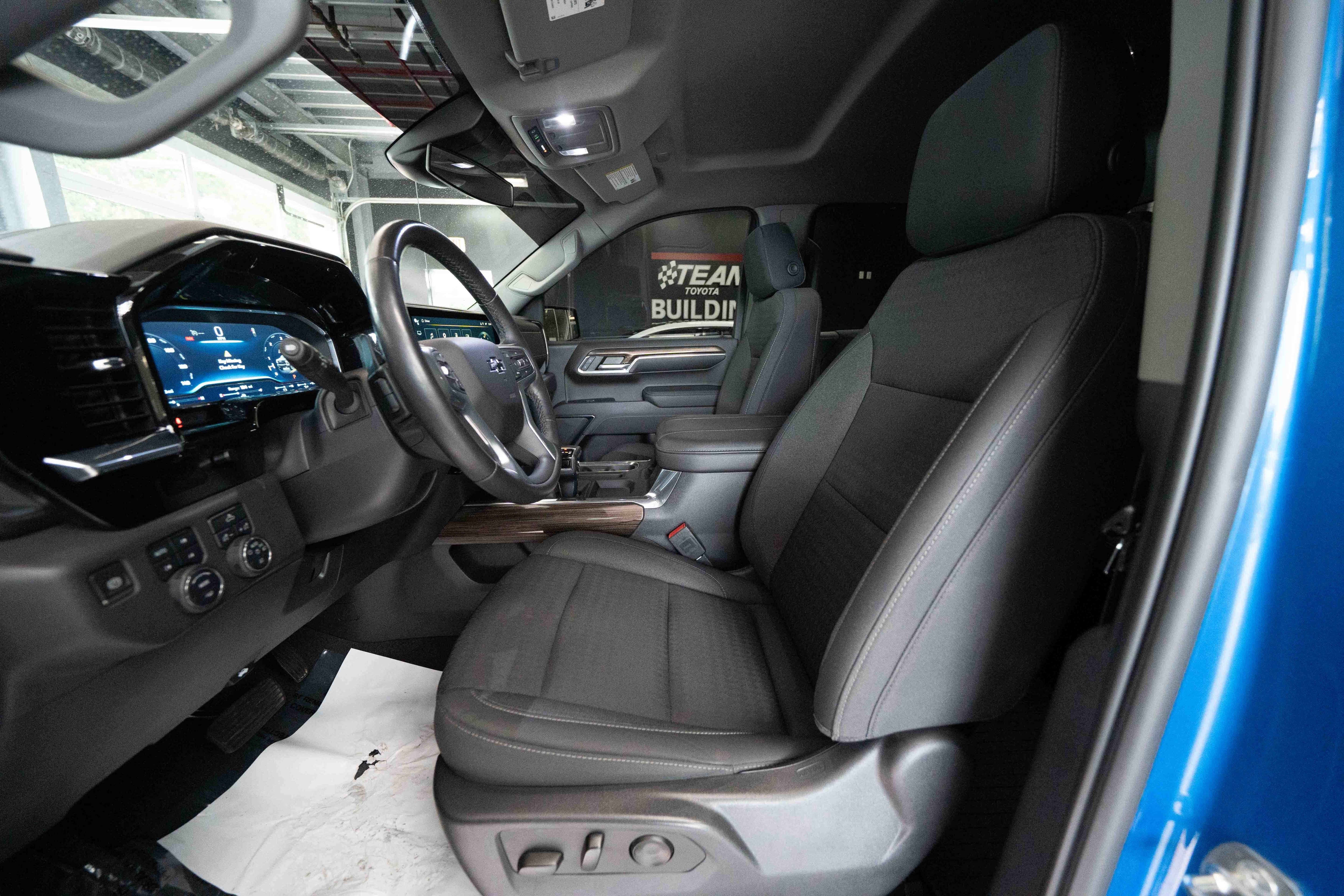 Used 2023 Chevrolet Silverado 1500 LT Trail Boss w/ Protection Package AWD/4WD image 9