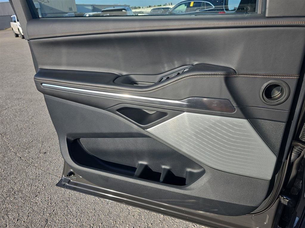 New 2025 Lincoln Navigator Black Label image 19