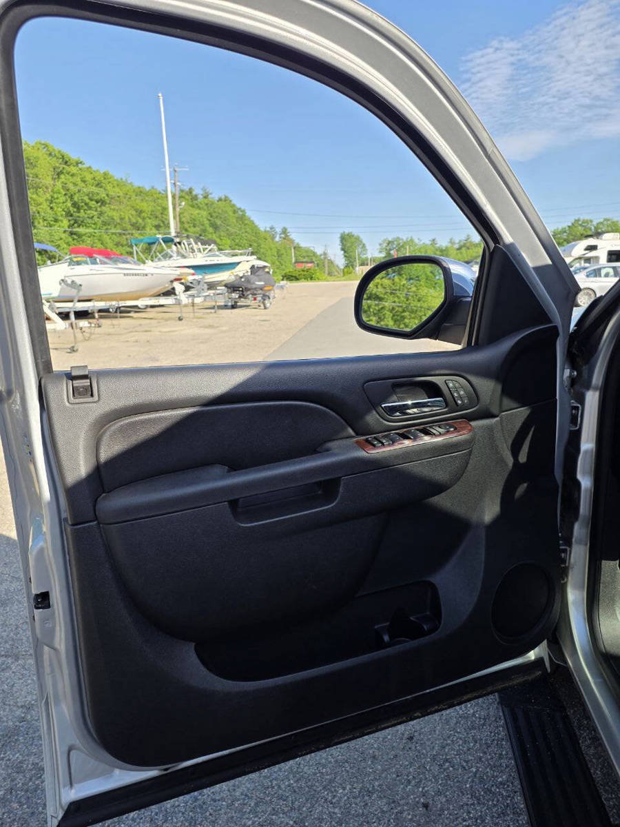 Used 2012 Chevrolet Suburban LTZ AWD/4WD image 13