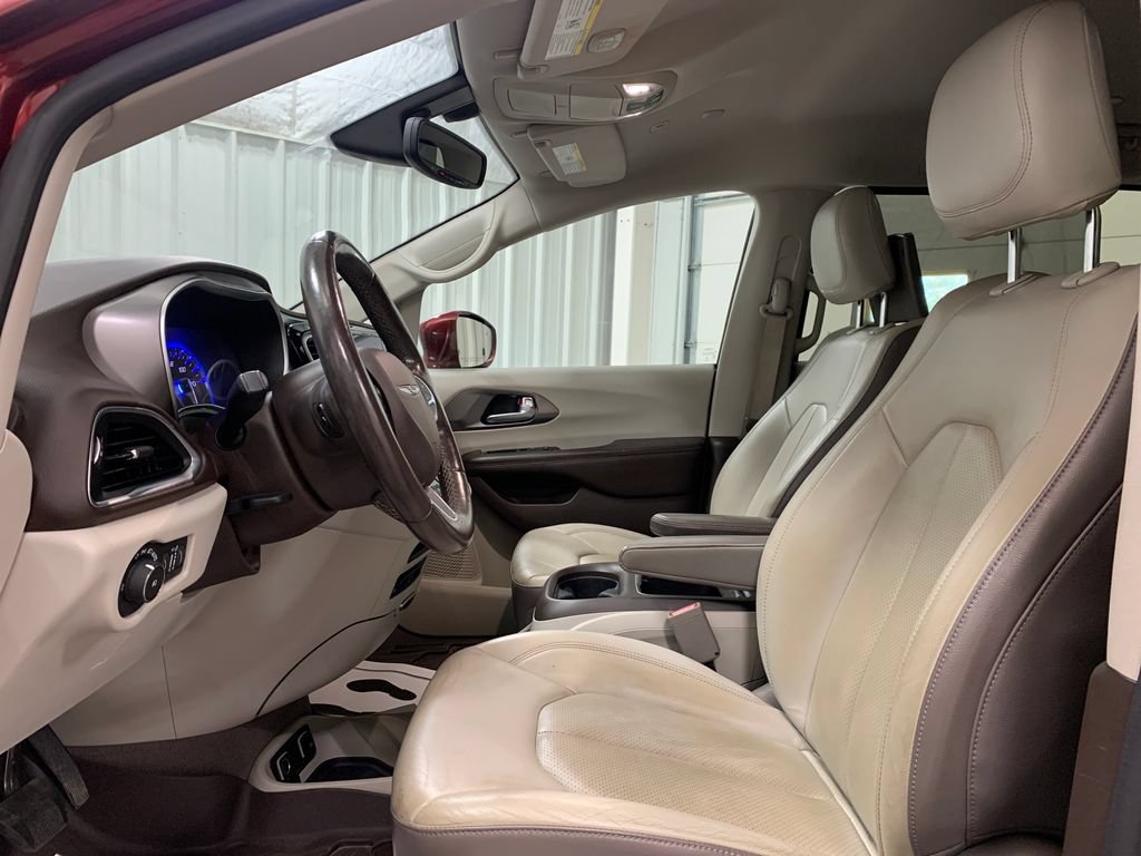 Used 2019 Chrysler Pacifica Touring-L Plus FWD image 16
