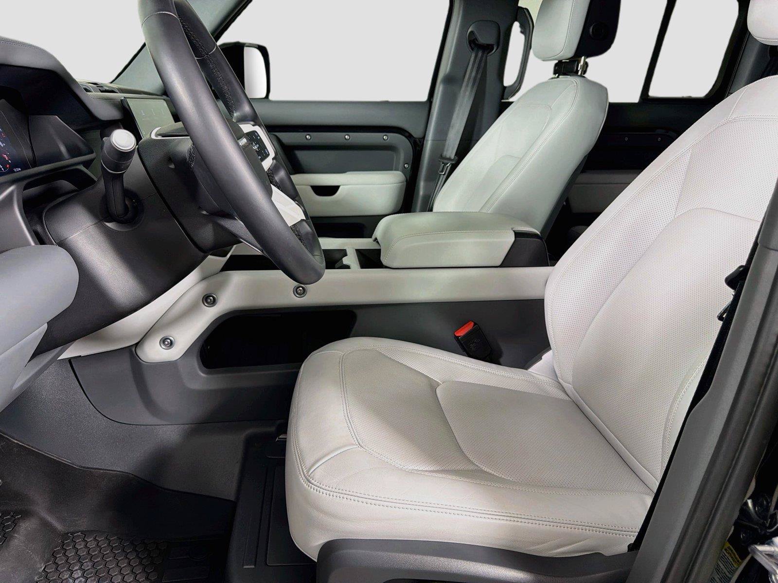 Certified 2025 Land Rover Defender 110 X-Dynamic SE AWD/4WD image 21