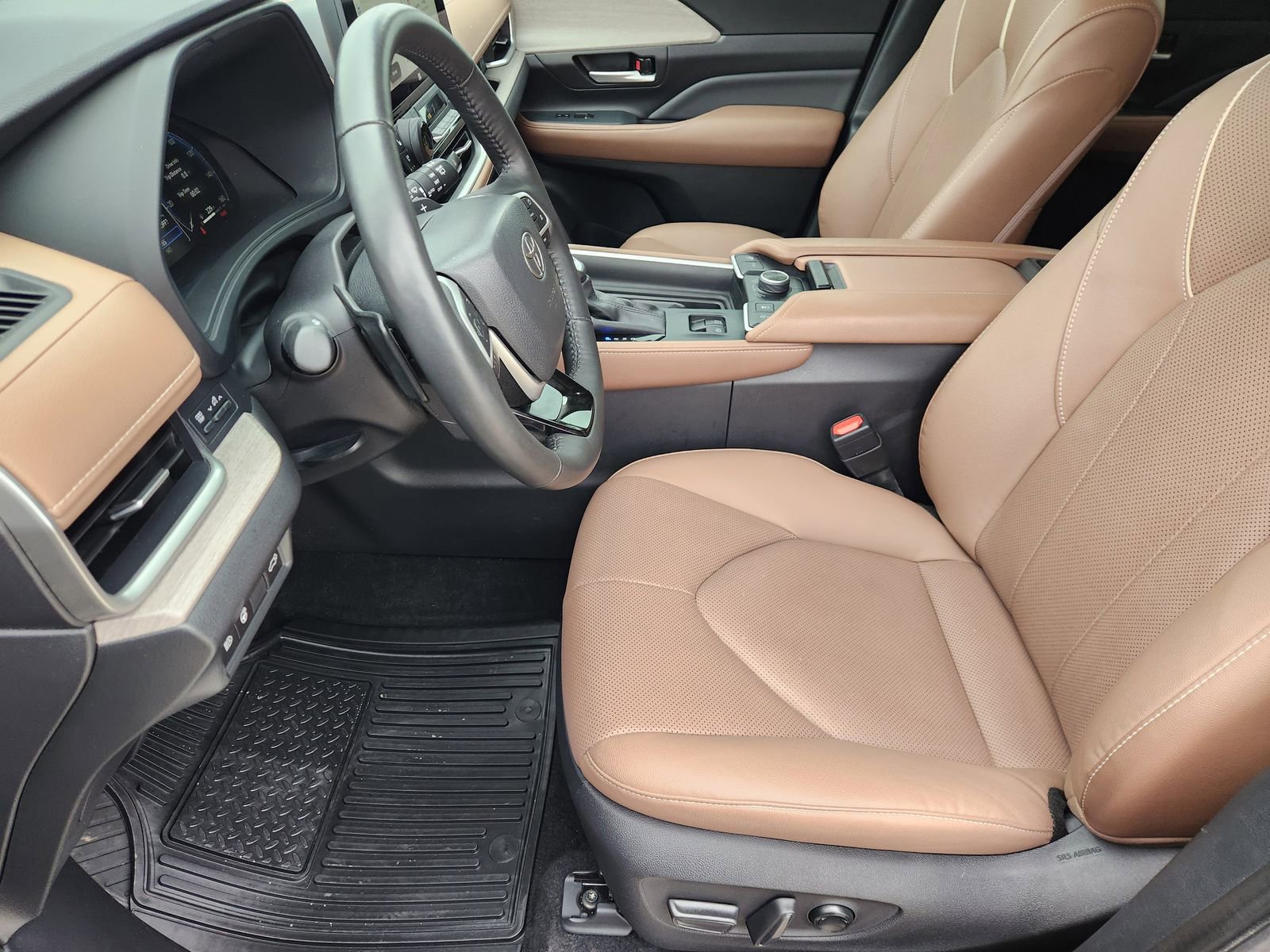 Used 2025 Toyota Grand Highlander AWD image 17
