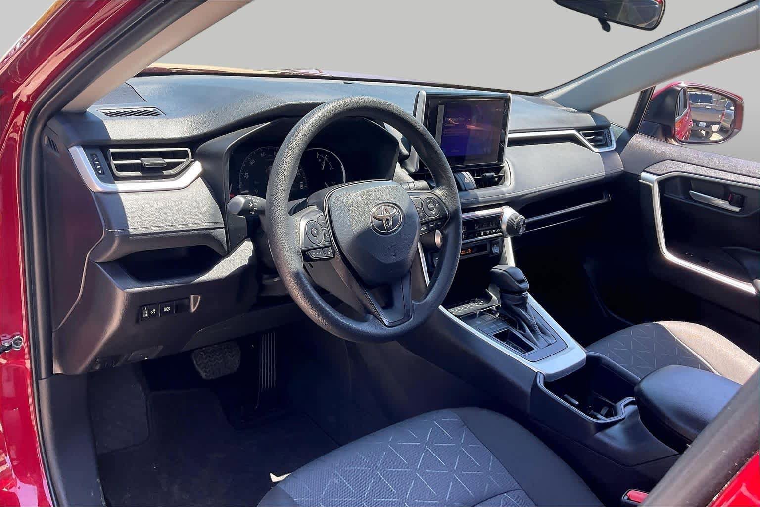 Used 2025 Toyota RAV4 XLE FWD image 17