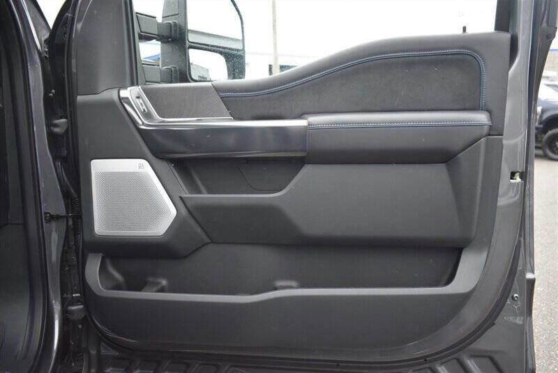 Used 2025 Ford F450 Platinum w/ FX4 Off-Road Package image 30