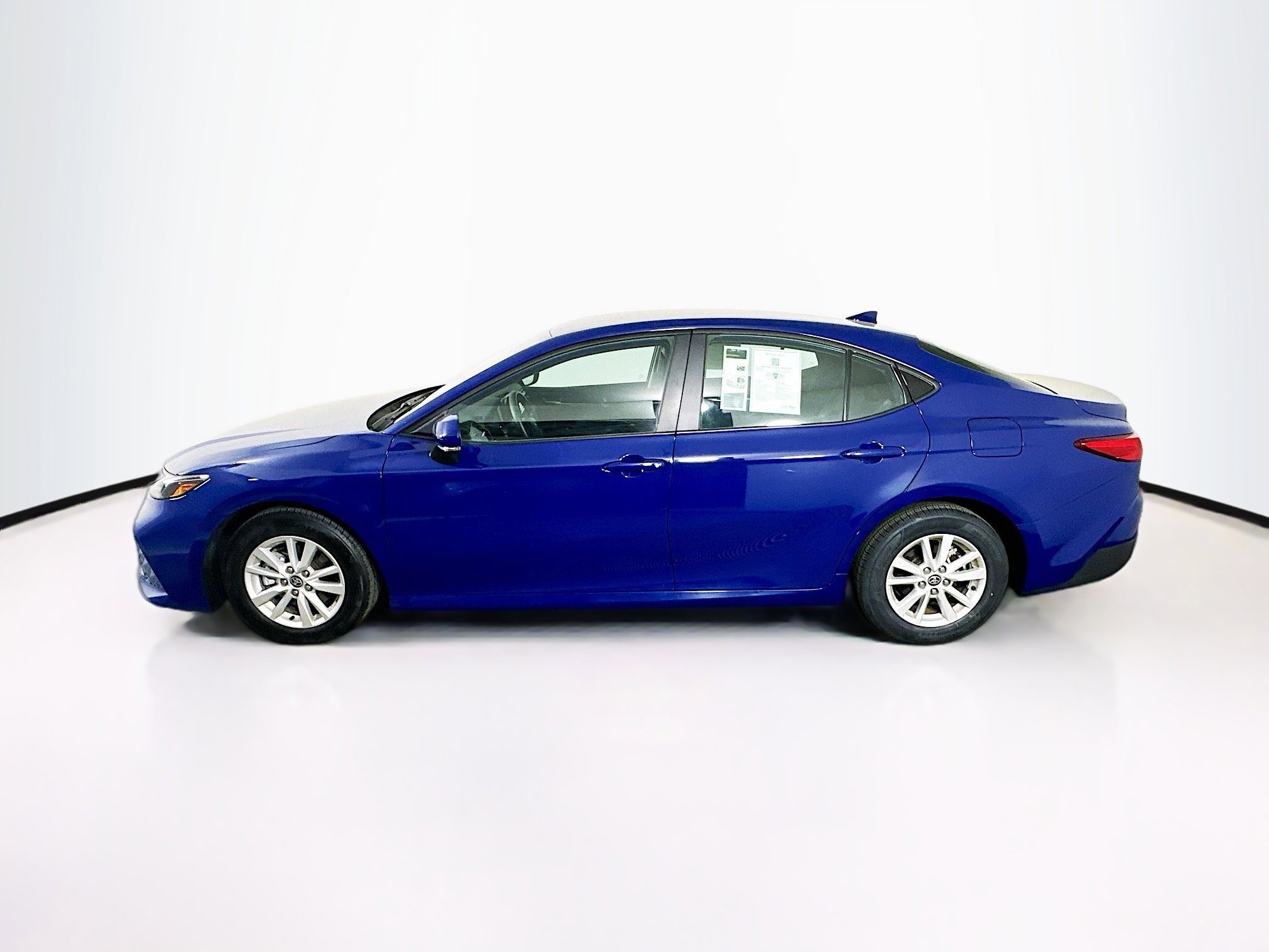 Used 2025 Toyota Camry LE image 4