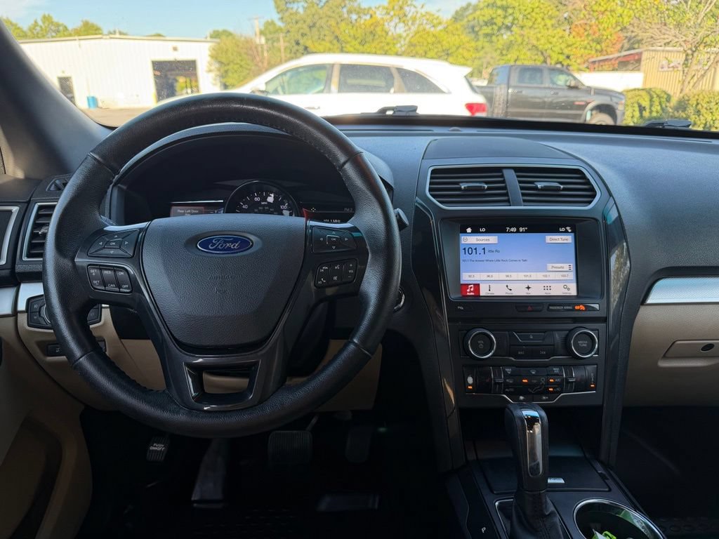 Used 2017 Ford Explorer XLT w/ Equipment Group 202A FWD image 18