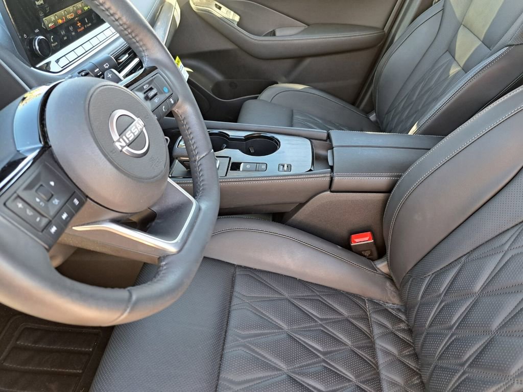 Used 2023 Nissan Rogue Platinum w/ Platinum Premium Package image 18