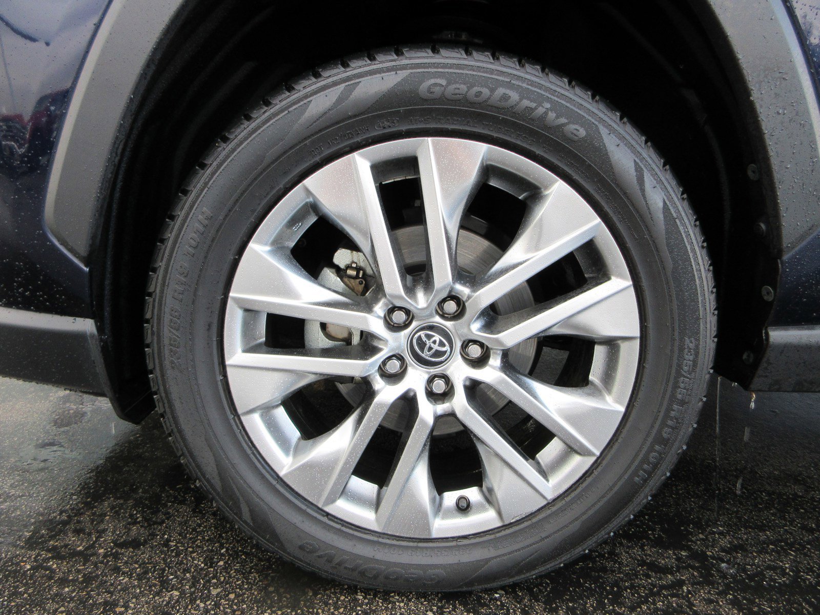 Used 2021 Toyota RAV4 XLE Premium image 19