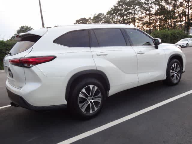 Used 2021 Toyota Highlander XLE FWD image 12