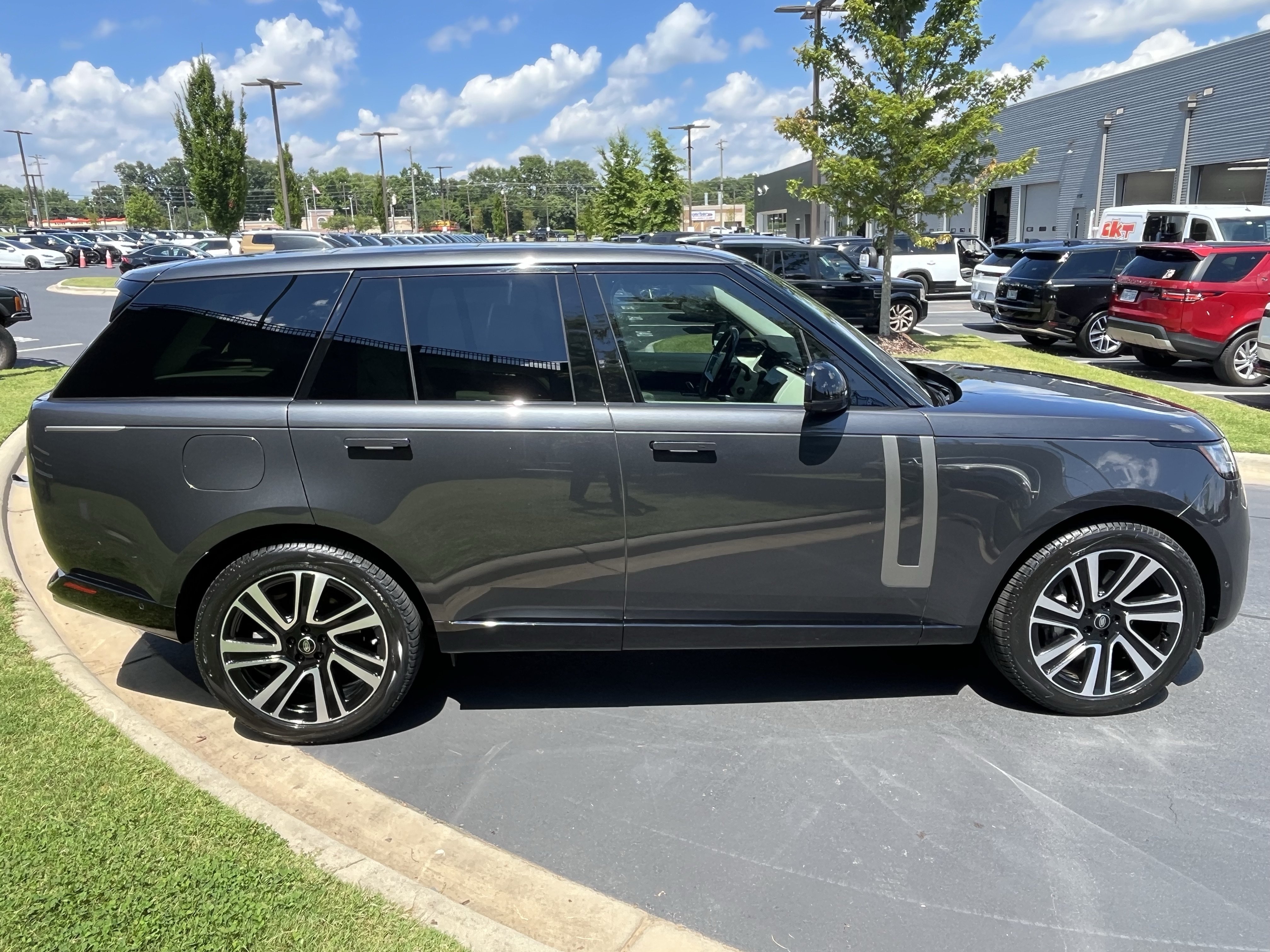 Used 2023 Land Rover Range Rover SE AWD/4WD image 8
