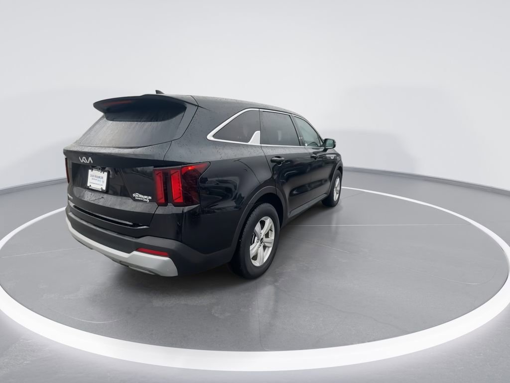 Used 2025 Kia Sorento LX image 8