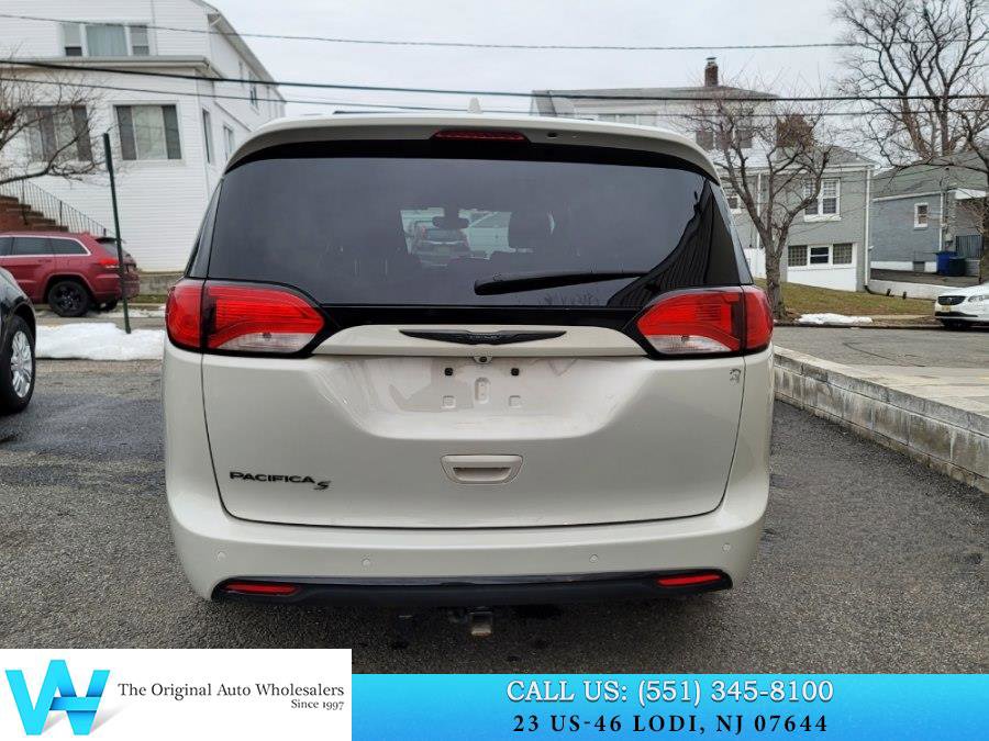 Used 2019 Chrysler Pacifica Touring-L w/ S Appearance Package image 5