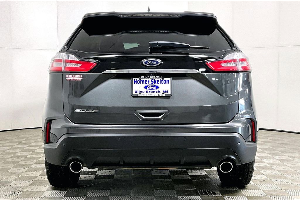 Used 2020 Ford Edge SE image 4