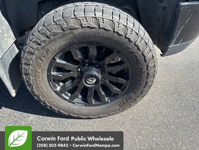Used 2011 GMC Sierra 2500 Denali w/ Suspension Package, Off-Road AWD/4WD image 4