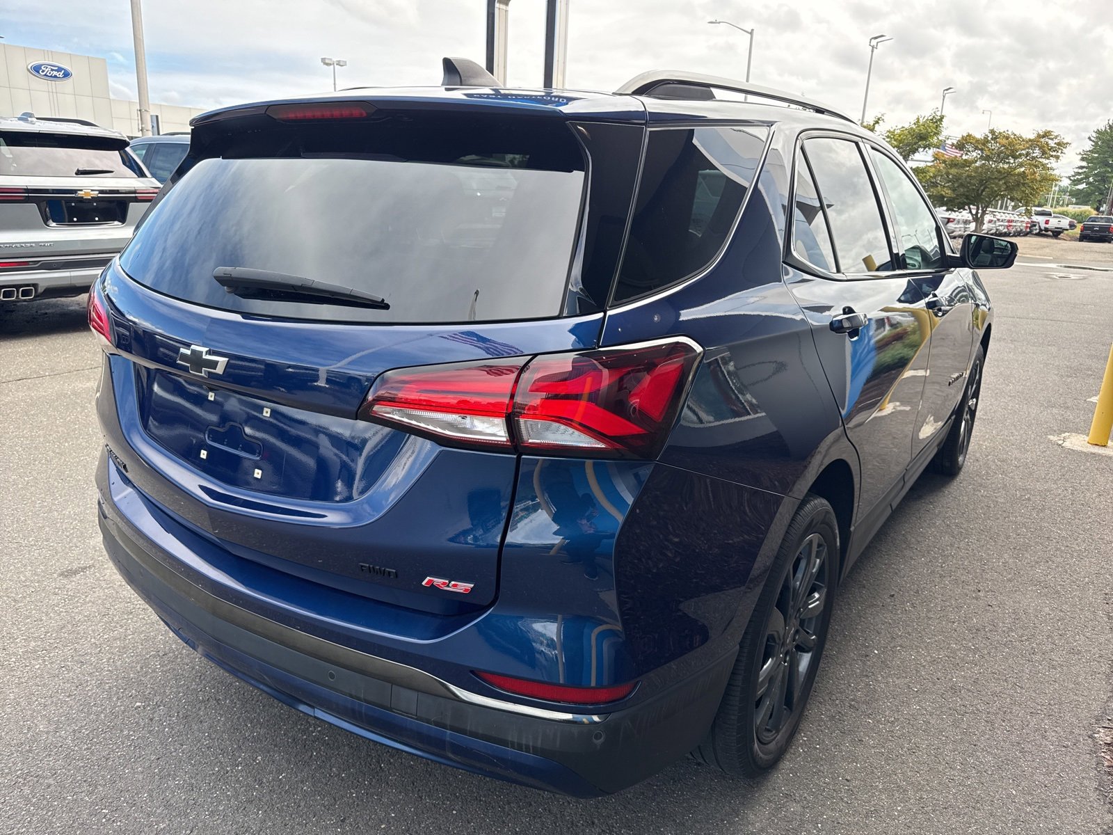 Used 2023 Chevrolet Equinox RS w/ RS Leather Package image 6