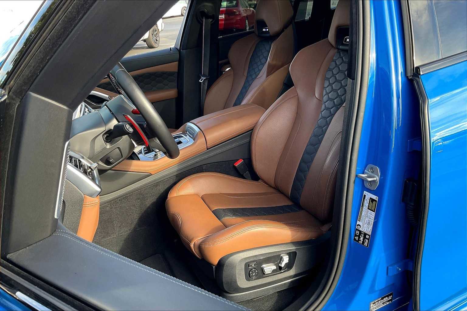Used 2025 BMW X6 M Competition w/ Executive Package image 28
