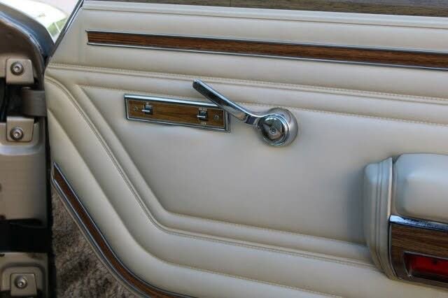 Used 1990 Jeep Grand Wagoneer image 67
