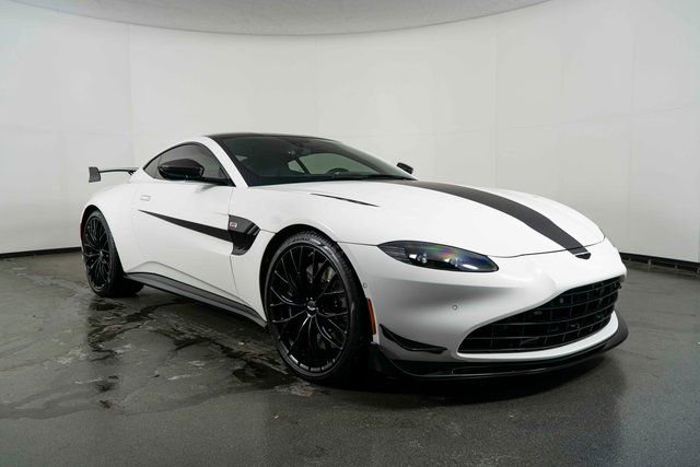 Used 2022 Aston Martin V8 Vantage Coupe image 2